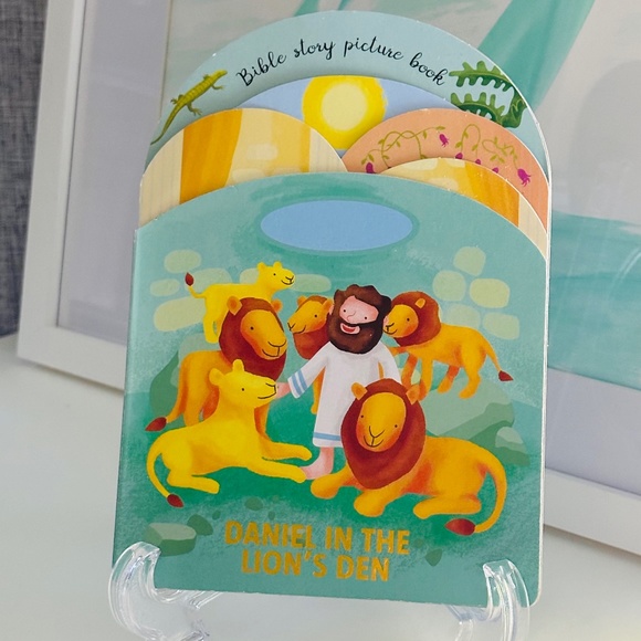 Bible Story Picture Book Daniel In The Lion's Den Baby Board Book - Picture 1 of 3